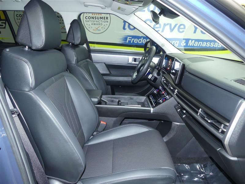 used 2025 Hyundai Santa Fe car, priced at $28,500