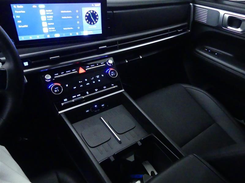 used 2025 Hyundai Santa Fe car, priced at $28,500