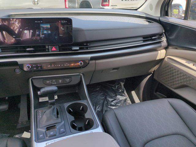 new 2025 Kia Carnival car, priced at $38,404