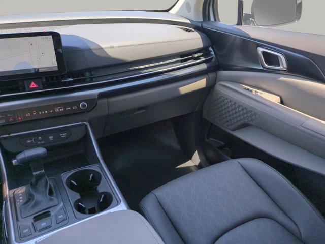 new 2025 Kia Carnival car, priced at $38,035