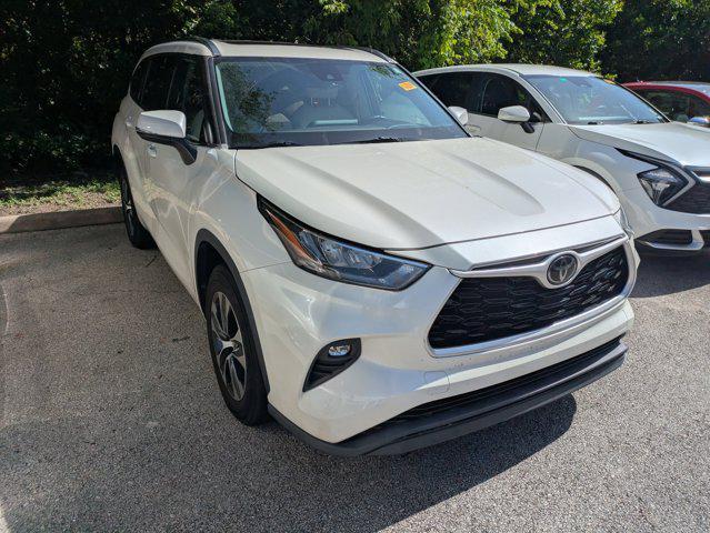 used 2020 Toyota Highlander car, priced at $27,302