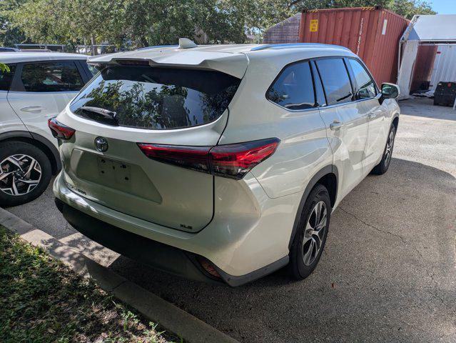 used 2020 Toyota Highlander car, priced at $27,302