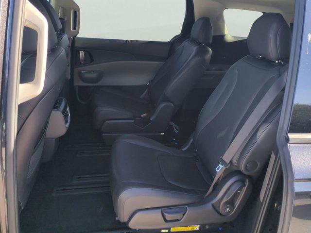 used 2025 Kia Carnival car, priced at $40,433