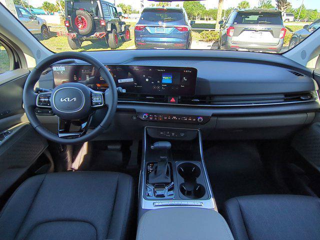 new 2025 Kia Carnival car, priced at $40,378
