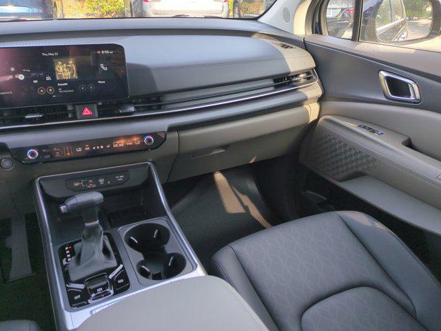 new 2025 Kia Carnival car, priced at $40,809