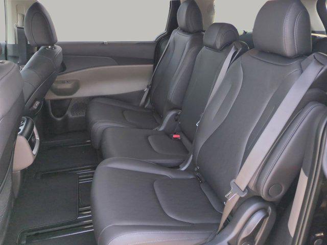 new 2025 Kia Carnival car, priced at $39,517