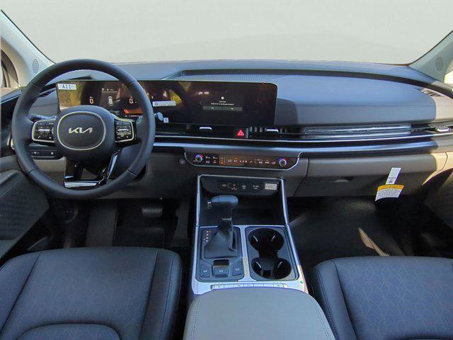 new 2025 Kia Carnival car, priced at $37,923