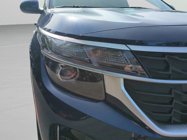new 2025 Kia Seltos car, priced at $23,672