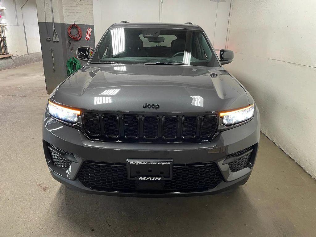 used 2023 Jeep Grand Cherokee car, priced at $34,999