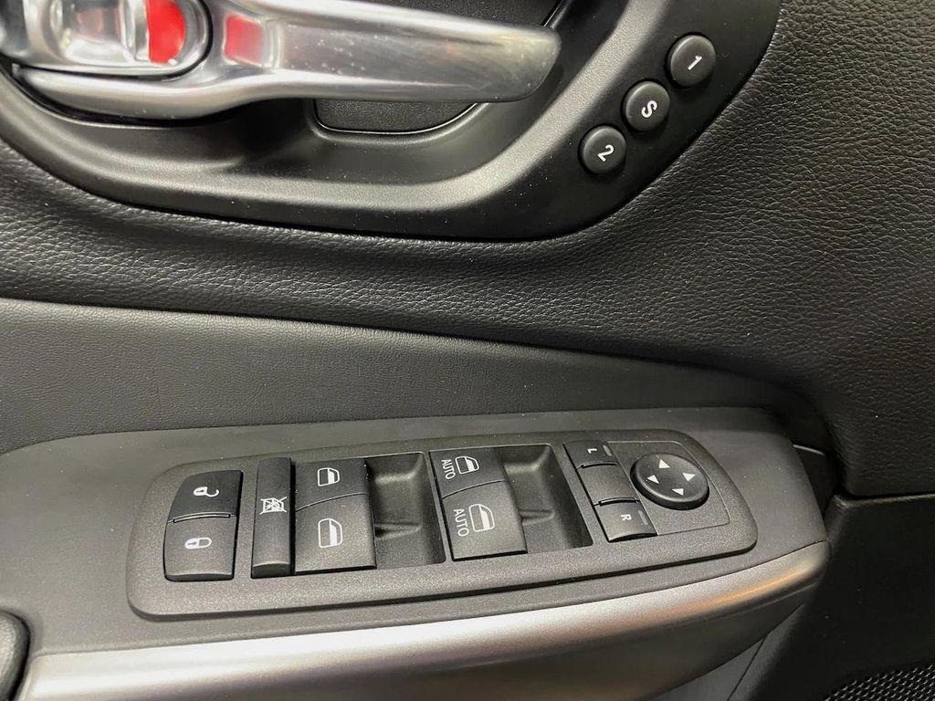 used 2022 Jeep Cherokee car, priced at $28,524