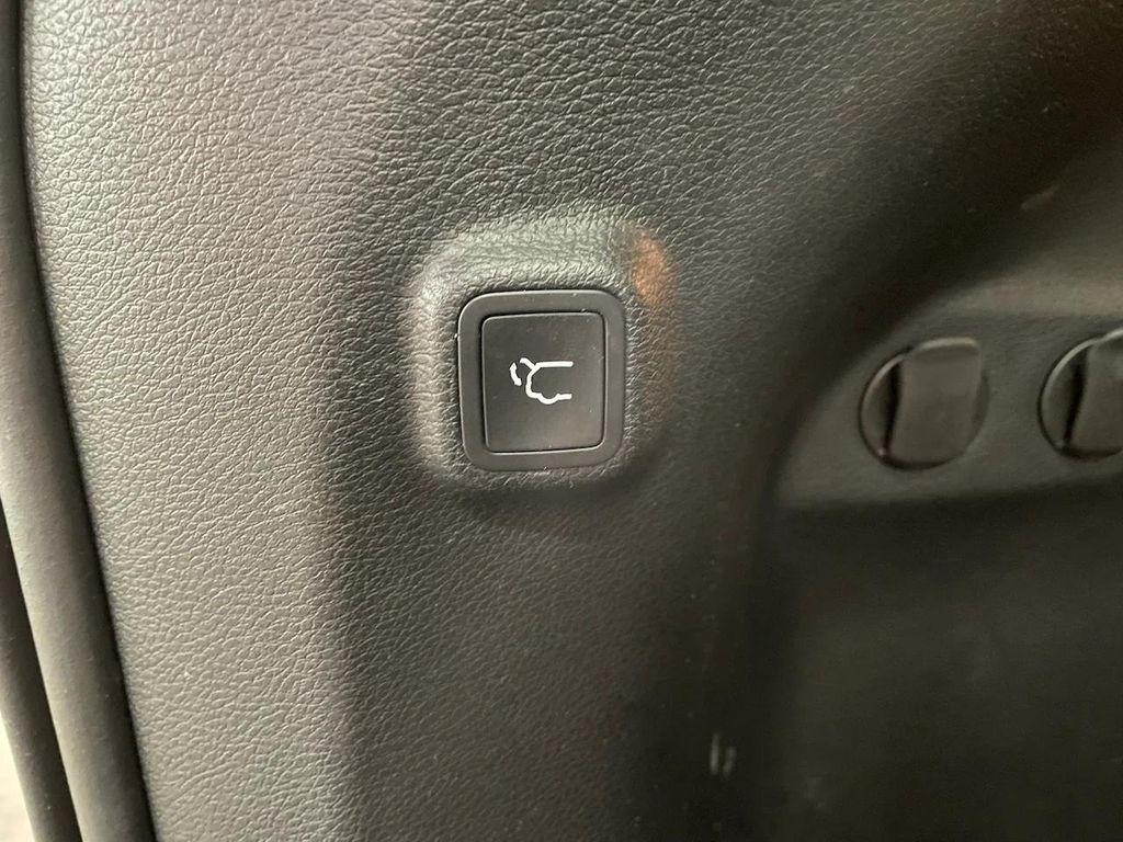 used 2022 Jeep Cherokee car, priced at $28,524