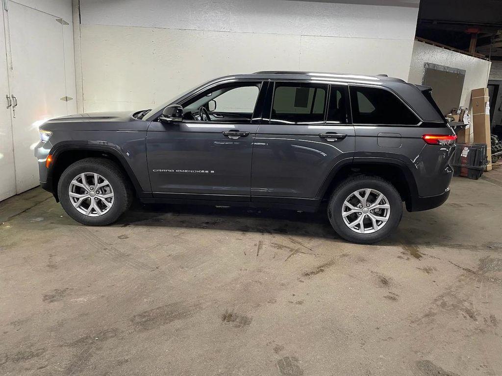 used 2022 Jeep Grand Cherokee car, priced at $33,954