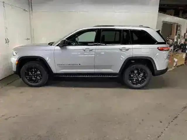 new 2025 Jeep Grand Cherokee car, priced at $47,405