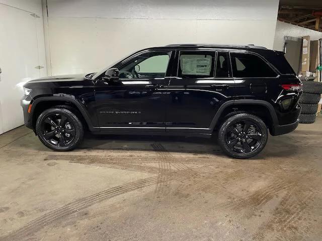 new 2024 Jeep Grand Cherokee car, priced at $48,675