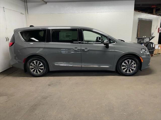 new 2023 Chrysler Pacifica Hybrid car, priced at $51,400