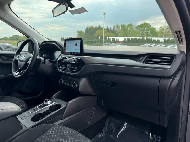 new 2025 Ford Escape car, priced at $30,576