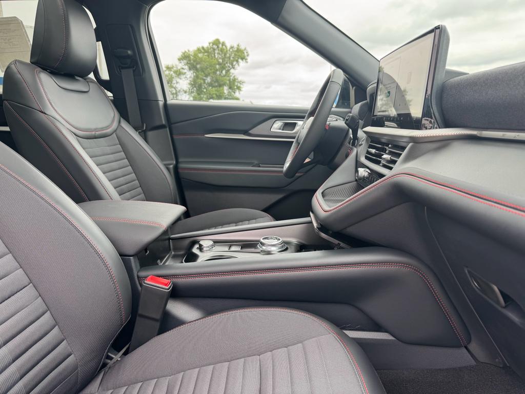 new 2025 Ford Explorer car, priced at $50,460