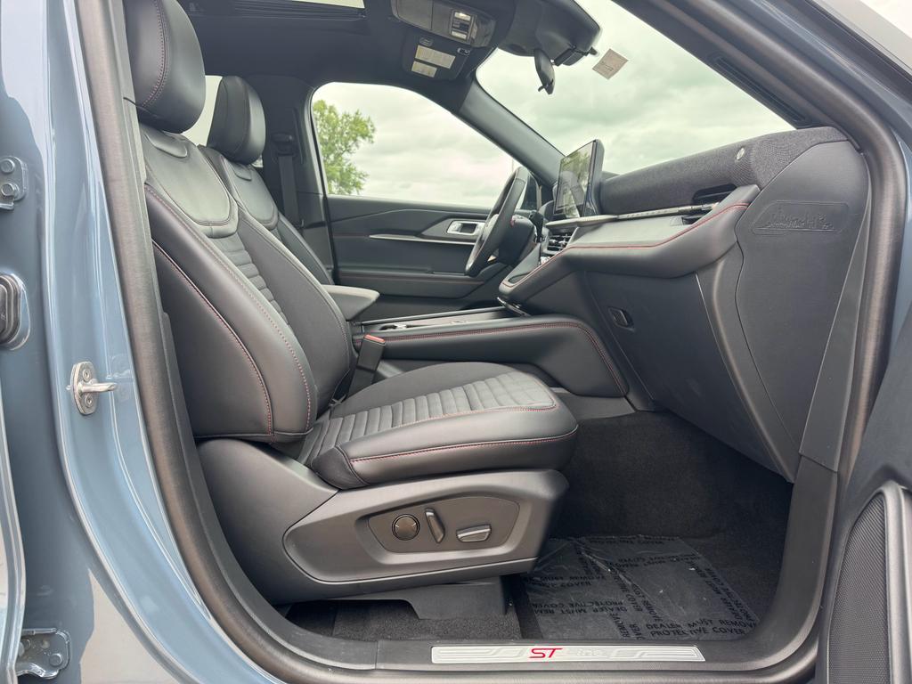 new 2025 Ford Explorer car, priced at $50,460