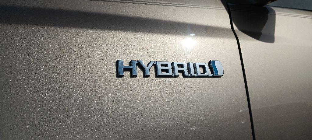 used 2006 Toyota Highlander Hybrid car, priced at $8,300