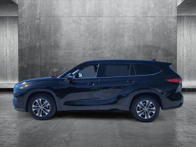 used 2021 Toyota Highlander car, priced at $28,749