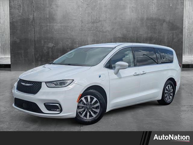 used 2022 Chrysler Pacifica Hybrid car, priced at $21,049