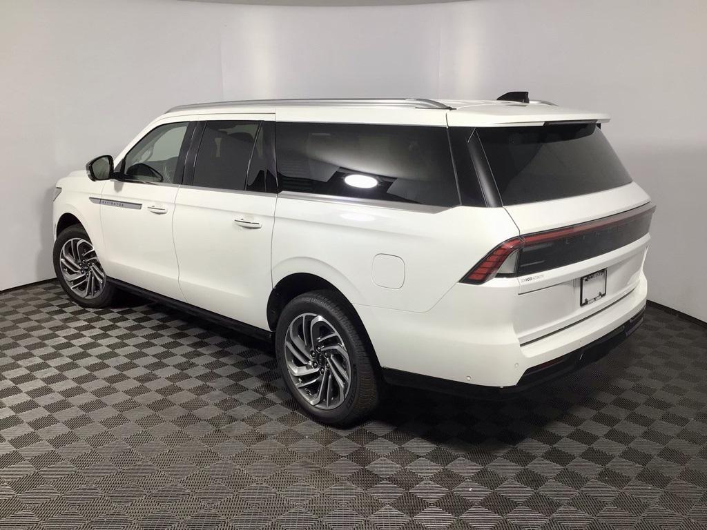 new 2025 Lincoln Navigator car, priced at $105,010
