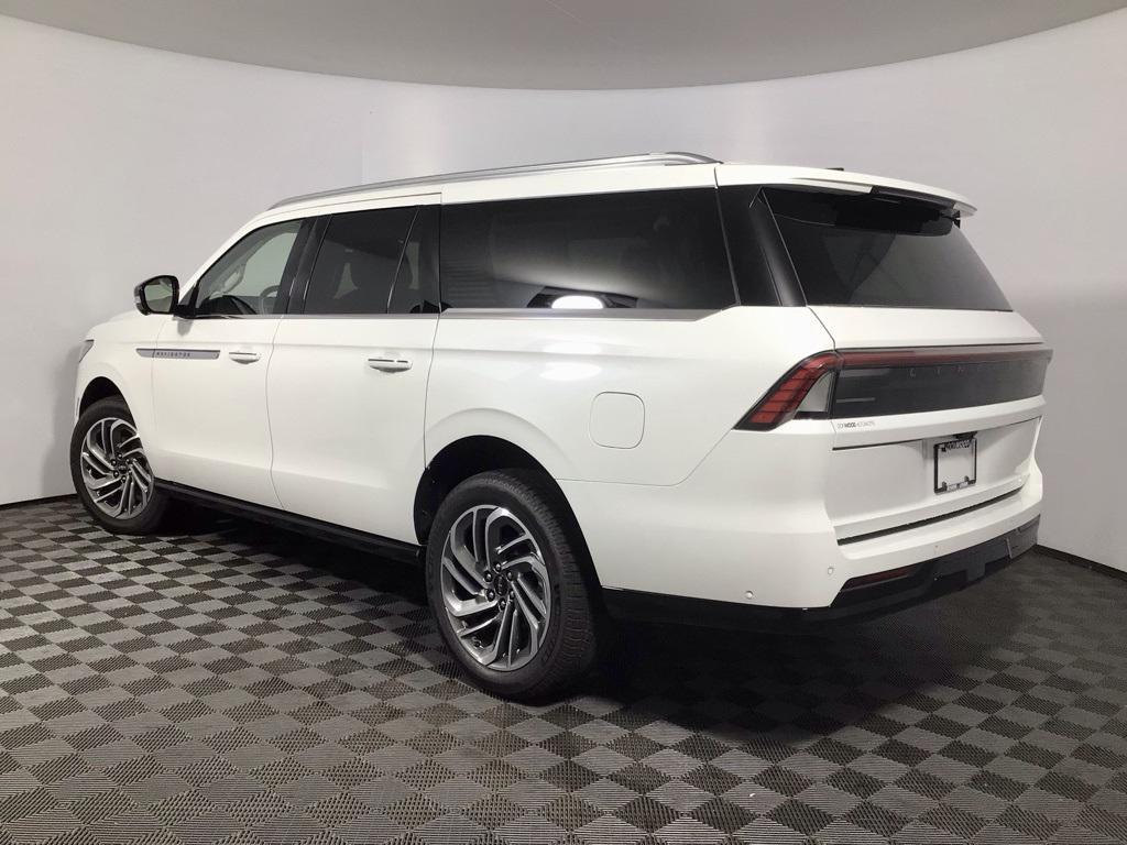 new 2025 Lincoln Navigator car, priced at $105,010