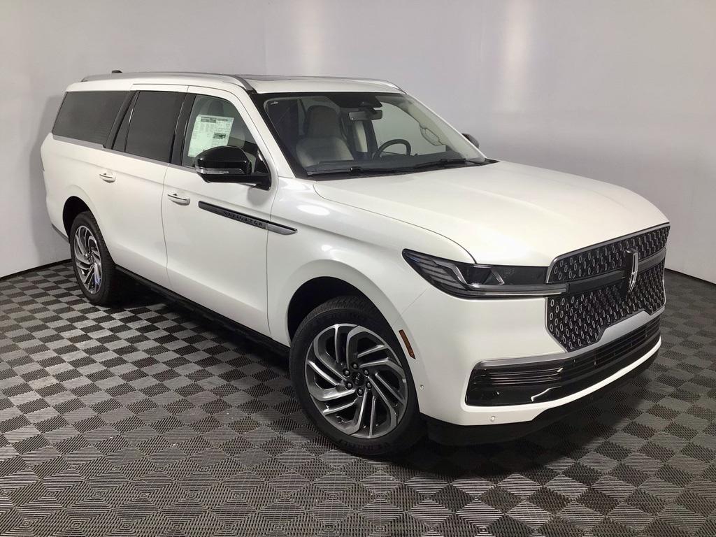 new 2025 Lincoln Navigator car, priced at $105,010