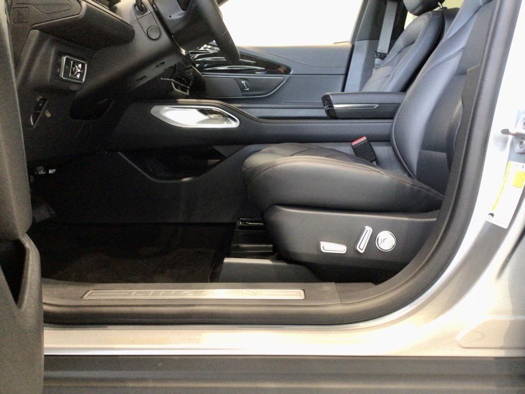 new 2025 Lincoln Nautilus car, priced at $50,617