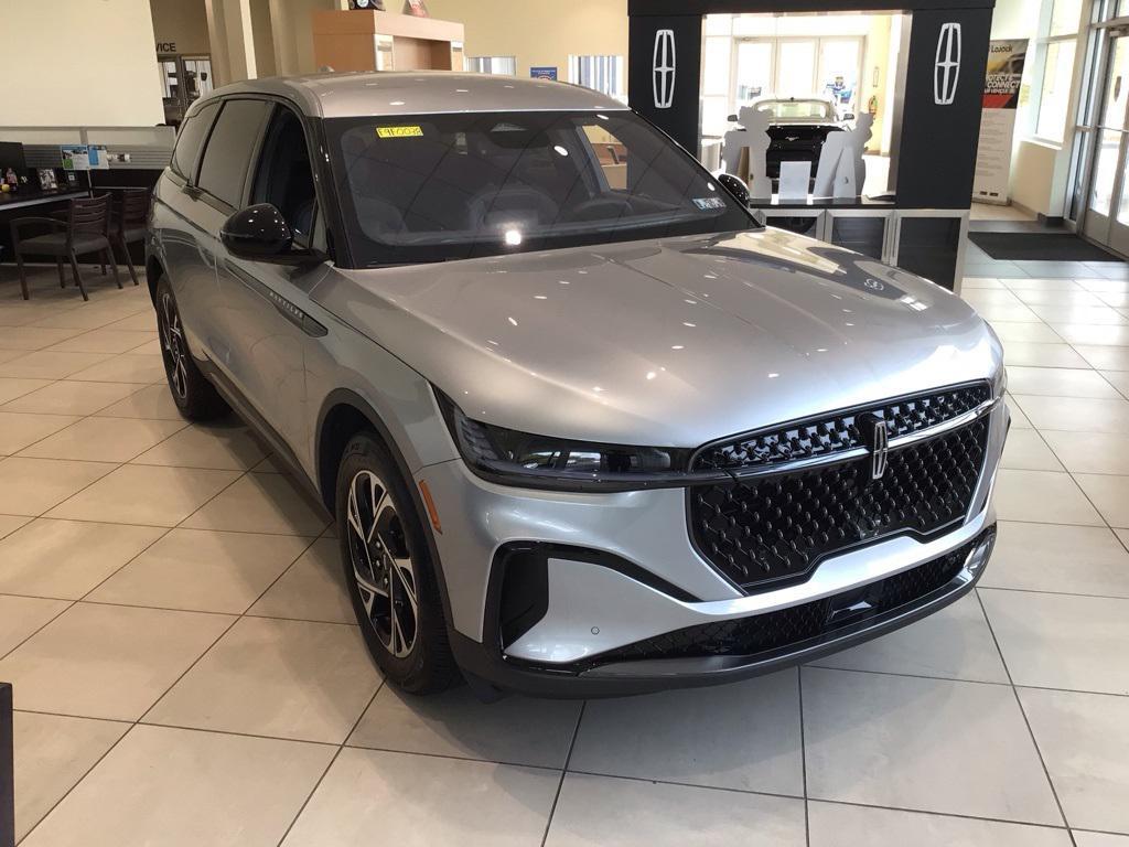 new 2025 Lincoln Nautilus car, priced at $50,617