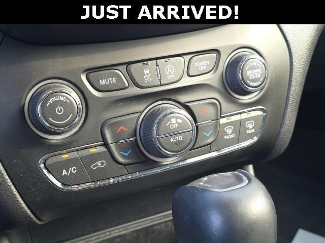 used 2019 Jeep Cherokee car, priced at $17,564