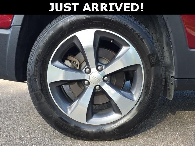 used 2019 Jeep Cherokee car, priced at $17,564