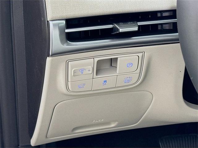 new 2025 Hyundai TUCSON Hybrid car, priced at $39,060