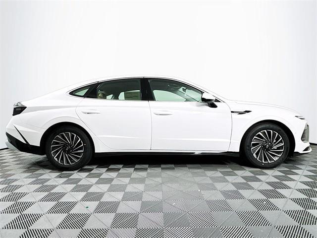 new 2025 Hyundai Sonata Hybrid car, priced at $39,970