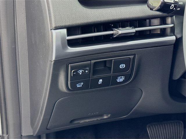 new 2025 Hyundai TUCSON Hybrid car, priced at $38,435