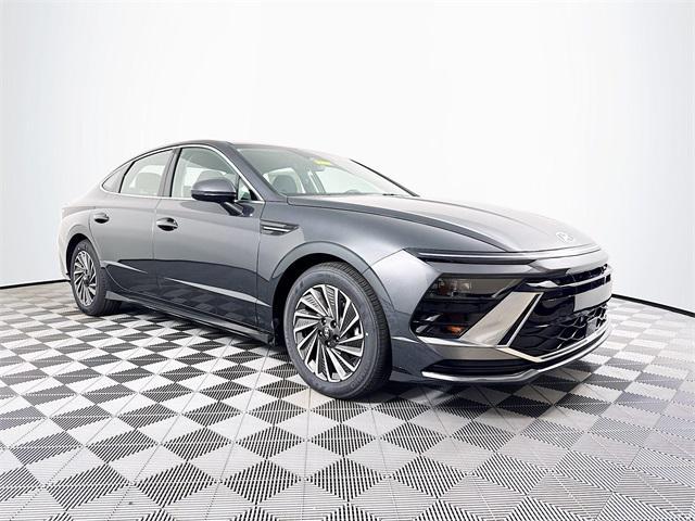 new 2025 Hyundai Sonata Hybrid car, priced at $33,070