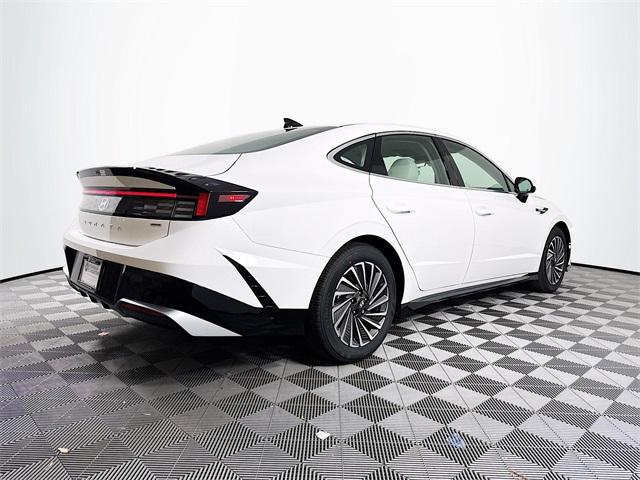 new 2025 Hyundai Sonata Hybrid car, priced at $33,555