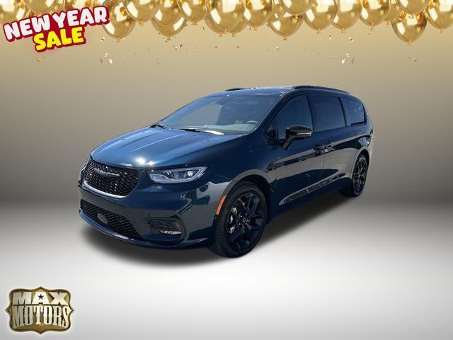 new 2024 Chrysler Pacifica car, priced at $41,914