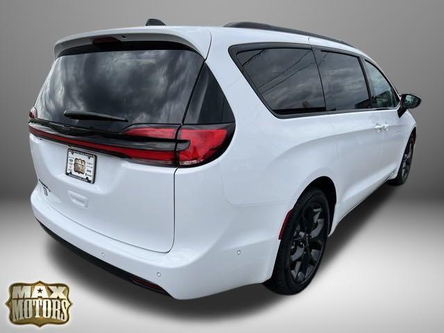 new 2024 Chrysler Pacifica car, priced at $41,911