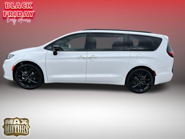 new 2024 Chrysler Pacifica car, priced at $41,411