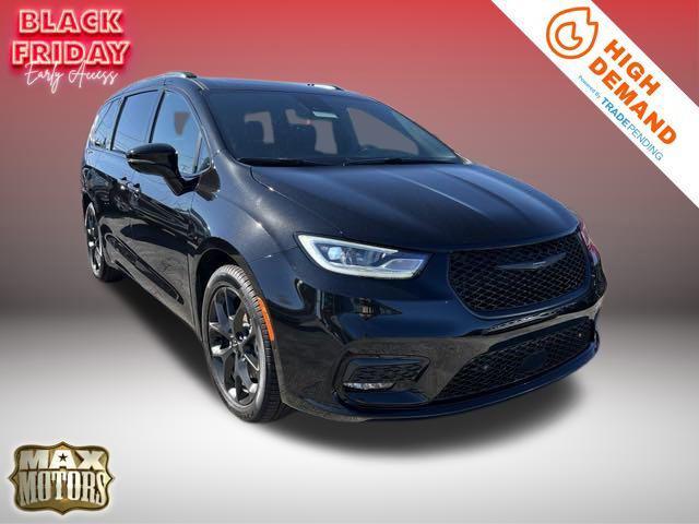 new 2024 Chrysler Pacifica car, priced at $48,441