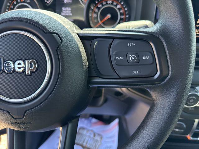 new 2025 Jeep Gladiator car, priced at $39,800