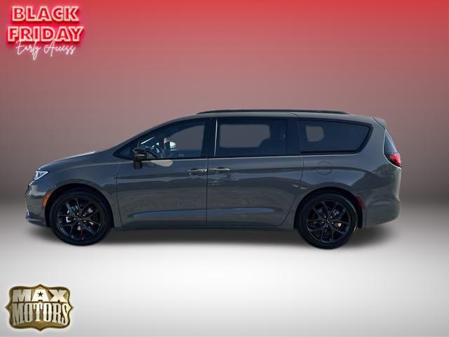 new 2024 Chrysler Pacifica car, priced at $47,441