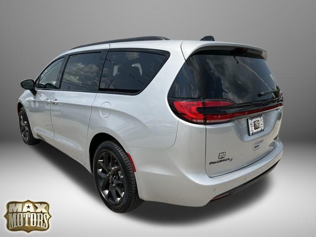 new 2024 Chrysler Pacifica car, priced at $50,941