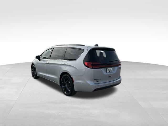 new 2024 Chrysler Pacifica car, priced at $44,914