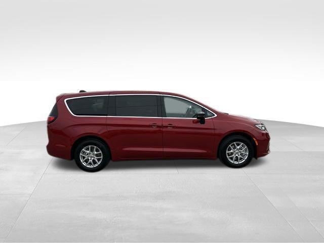 new 2024 Chrysler Pacifica car, priced at $42,612