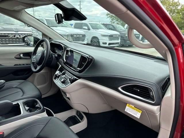 new 2024 Chrysler Pacifica car, priced at $42,612