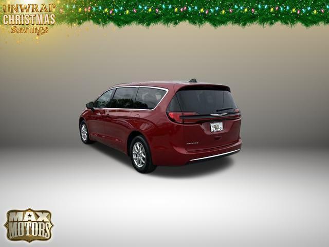 new 2024 Chrysler Pacifica car, priced at $40,612