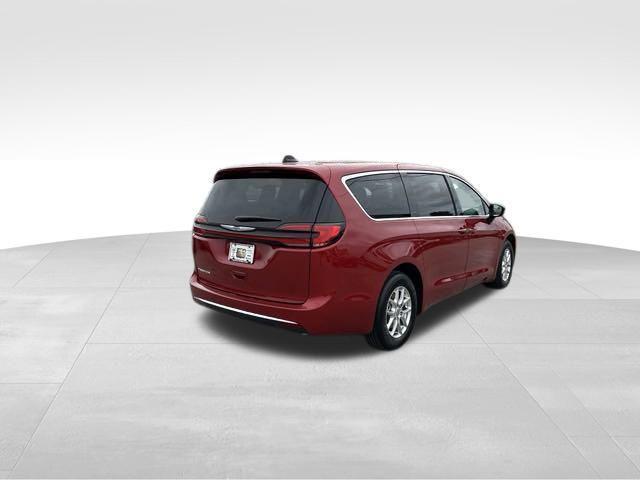 new 2024 Chrysler Pacifica car, priced at $42,612