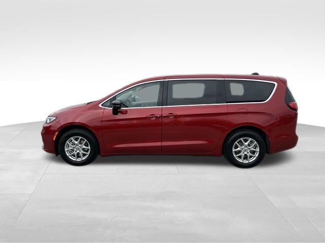 new 2024 Chrysler Pacifica car, priced at $42,612